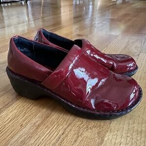 BOC Born Faux Red Patent Leather Clogs Mules Comfort Size 7.5 M/W - 275